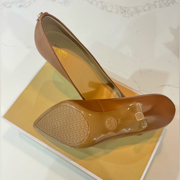Michael Kors Flex Mid Pump - Picture 2 of 2